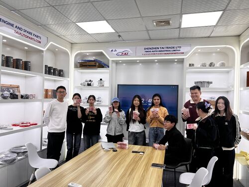 Последние блоги о компании 2026 Новогодняя команда: гриль, игры и хорошие вибрации в TWOO AUTO's Campout